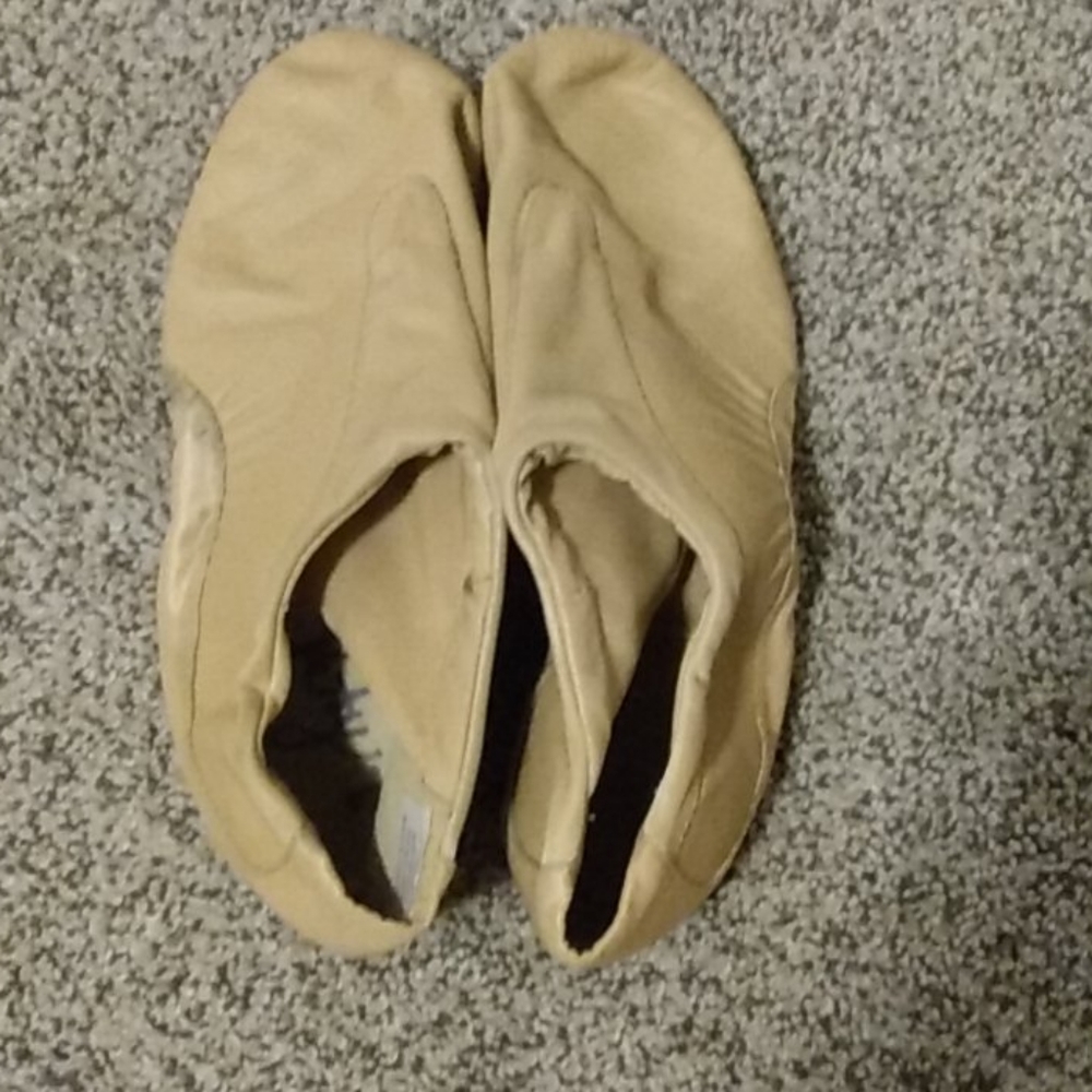 Tab Jazz shoes with a with a little bit of wear.